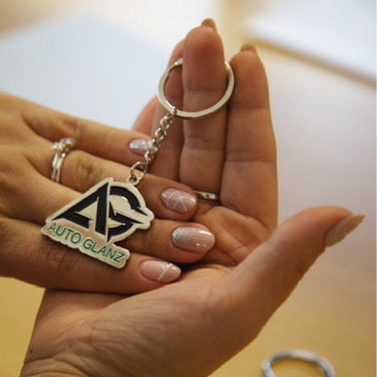 Llavero metálico con logo Auto Glanz